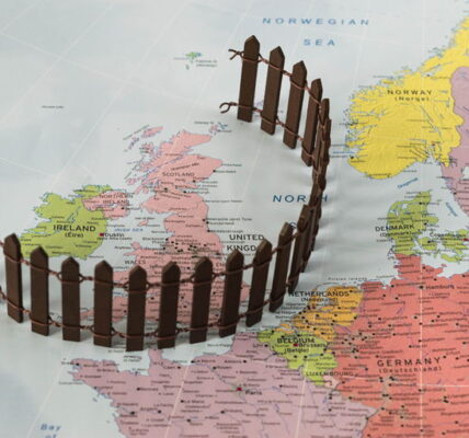 uk ringed off on a map with a fence brexit